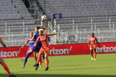 Orlando Pride, 22 Nisan 2018 'de Florida, Orlando' daki Exploria Stadyumu 'nda Houston Dash' e ev sahipliği yaptı..  