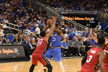 Orlando Magic 17 Ekim 2018 'de Orlando Florida' daki Amway Center 'da Miami Heat' i sunar..