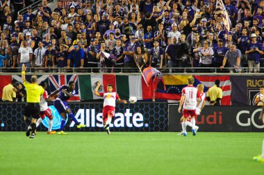 Orlando City SC, 6 Mayıs 2016 'da Orlando Florida' daki Dünya Kampı Stadyumu 'nda New York Red Bulls' a ev sahipliği yaptı..