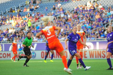 Orlando Pride sunucusu Houston Dash 23 Haziran 2016 'da Orlando Florida' daki Dünya Kampı Stadyumu 'nda..