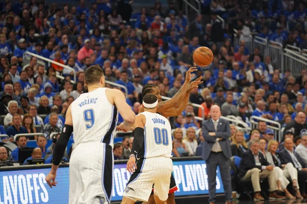 Orlando Magic Isännöi Toronto Rapters Aikana Nba Playoff Kierroksen Amway — kuvapankkivalokuva