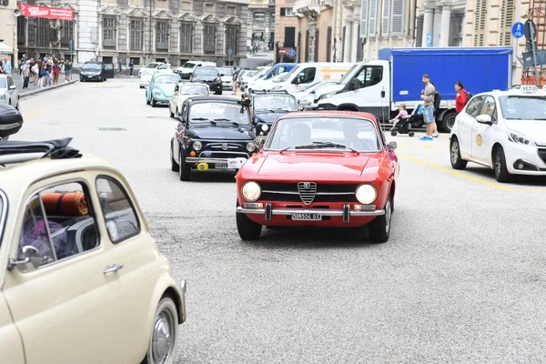 Ver Viejo Lindo Coche Italiano Pequeño — Foto de Stock