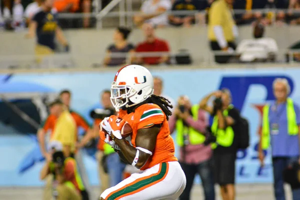 West Virginia Mountaineers Enfrentam Miami Hurricanes Durante 71St Russell Bowl — Fotografia de Stock