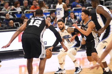 Orlando Magic, 19 Aralık 2018 tarihinde Orlando Florida 'daki Amway Center' da San Antonio Spurs 'a ev sahipliği yapmaktadır.