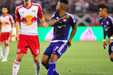 Orlando City SC, 6 Mayıs 2016 'da Orlando Florida' daki Dünya Kampı Stadyumu 'nda New York Red Bulls' a ev sahipliği yaptı..