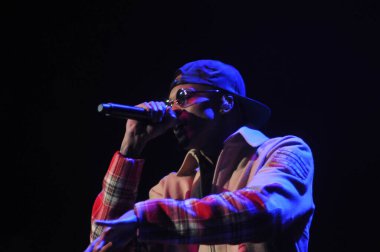 R & B Şarkıcısı Usher 12 Aralık 2014 'te Orlando Florida' daki Amway Center 'da sahne alacak..  