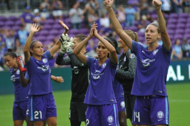 Orlando Pride 22 Nisan 2017 'de Orlando City Stadyumu' nda Washington Spirit 'e ev sahipliği yaptı..  