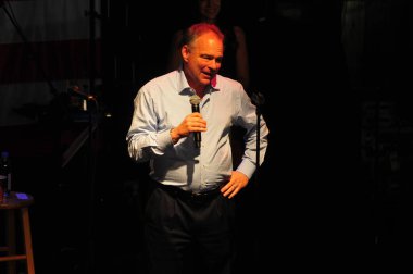 Şarkıcı Jon Bon Jovi, 5 Kasım 2016 'da St. Petersburg Florida' da Devlet Street Theater in Support of HIllary Clinton 'ın Başkan İhalesi' nde sahne alıyor.