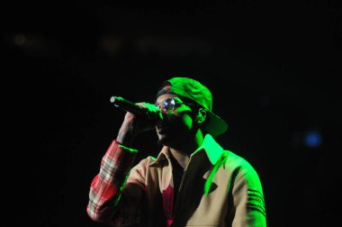 R & B Şarkıcısı Usher 12 Aralık 2014 'te Orlando Florida' daki Amway Center 'da sahne alacak..  