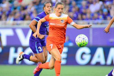 Orlando Pride sunucusu Houston Dash 23 Haziran 2016 'da Orlando Florida' daki Dünya Kampı Stadyumu 'nda..