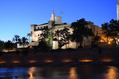 Palma De Mallorca İspanya 'daki Palma Kilisesi' nin gece manzarası