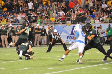 Kuzey Carolina 29 Aralık 2015 tarihinde Orlando Florida 'daki Kamp Dünya Stadyumu' nda oynanan Russell Atletizm Kupası 'nda Baylor ile karşılaşacak..