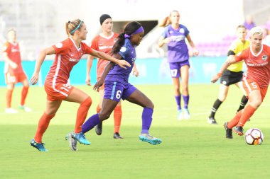 Orlando Pride, 22 Nisan 2018 'de Florida, Orlando' daki Exploria Stadyumu 'nda Houston Dash' e ev sahipliği yaptı..  