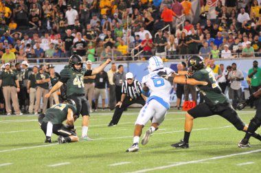 Kuzey Carolina 29 Aralık 2015 tarihinde Orlando Florida 'daki Kamp Dünya Stadyumu' nda oynanan Russell Atletizm Kupası 'nda Baylor ile karşılaşacak..