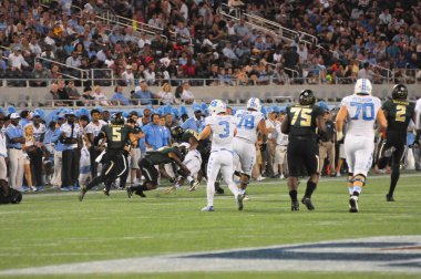 Kuzey Carolina 29 Aralık 2015 tarihinde Orlando Florida 'daki Kamp Dünya Stadyumu' nda oynanan Russell Atletizm Kupası 'nda Baylor ile karşılaşacak..