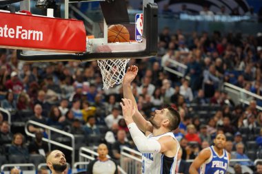 Orlando Magic 27 Aralık 2019 Cuma günü Orlando, Florida 'daki Amway Arena' da Philadelphia 76ers 'a ev sahipliği yapıyor..