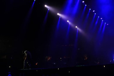 R & B Şarkıcısı Usher 12 Aralık 2014 'te Orlando Florida' daki Amway Center 'da sahne alacak..  