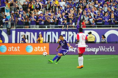 Orlando City SC, 6 Mayıs 2016 'da Orlando Florida' daki Dünya Kampı Stadyumu 'nda New York Red Bulls' a ev sahipliği yaptı..  