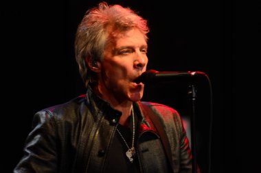 Şarkıcı Jon Bon Jovi, 5 Kasım 2016 'da St. Petersburg Florida' da Devlet Street Theater in Support of HIllary Clinton 'ın Başkan İhalesi' nde sahne alıyor.