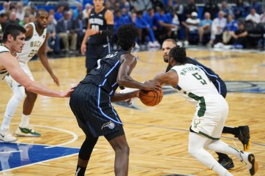 Orlando Magic, Orlando, Florida, ABD 'deki Amway Center' da Milwaukee Bucks 'a ev sahipliği yapıyor. 1 Kasım 2019.  