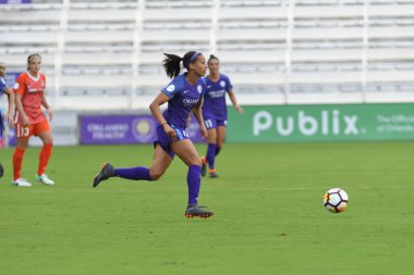 Orlando Pride, 22 Nisan 2018 'de Florida, Orlando' daki Exploria Stadyumu 'nda Houston Dash' e ev sahipliği yaptı..  