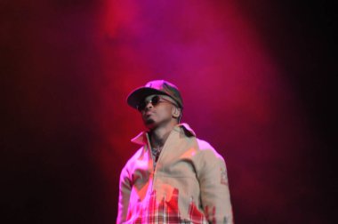 R & B Şarkıcısı Usher 12 Aralık 2014 'te Orlando Florida' daki Amway Center 'da sahne alacak..  