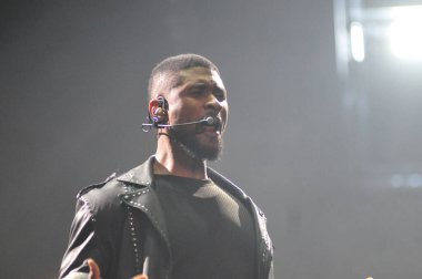 R & B Şarkıcısı Usher 12 Aralık 2014 'te Orlando Florida' daki Amway Center 'da sahne alacak..  
