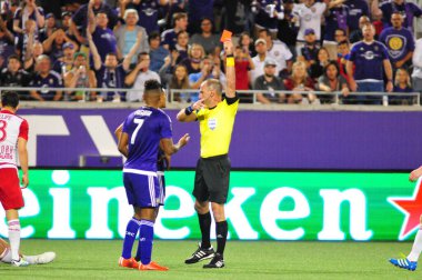 Orlando City SC, 6 Mayıs 2016 'da Orlando Florida' daki Dünya Kampı Stadyumu 'nda New York Red Bulls' a ev sahipliği yaptı..
