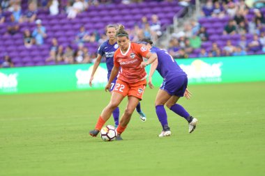 Orlando Pride, 22 Nisan 2018 'de Florida, Orlando' daki Exploria Stadyumu 'nda Houston Dash' e ev sahipliği yaptı..  