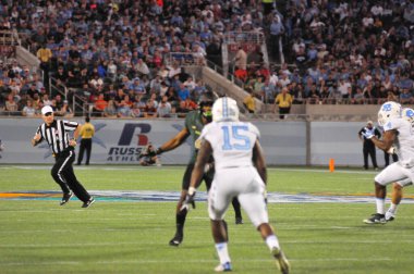 Kuzey Carolina 29 Aralık 2015 tarihinde Orlando Florida 'daki Kamp Dünya Stadyumu' nda oynanan Russell Atletizm Kupası 'nda Baylor ile karşılaşacak..