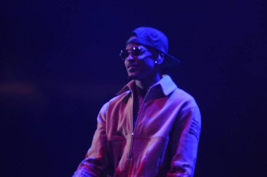 R & B Şarkıcısı Usher 12 Aralık 2015 'te Orlando Florida' daki Amway Center 'da sahne alacak..