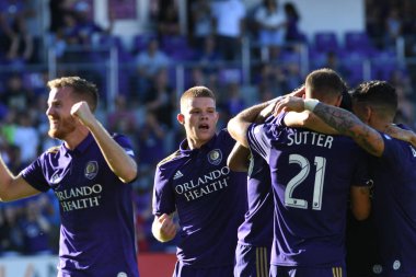 Orlando Magic oyuncusu Fournier, 25 Ekim 2018 tarihinde Orlando Florida 'daki Amway Center' da spor ceketlilere karşı gol atmaya çalıştı..  