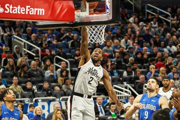 LA Clippers Kawhi Leonard # 2, 26 Ocak 2020 'de Orlando Florida' daki Amway Center 'da smaç yapıyor.. 