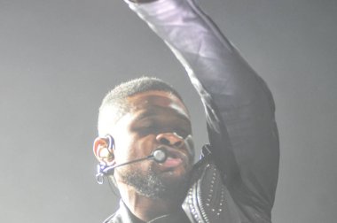 R & B Şarkıcısı Usher 12 Aralık 2014 'te Orlando Florida' daki Amway Center 'da sahne alacak..  