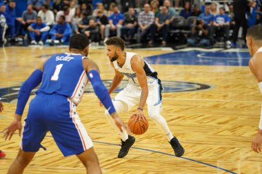 Orlando Magic 13 Ekim 2019 'da Florida, Orlando' daki Amway Center 'da Philadelphia 76ers' a ev sahipliği yaptı..  