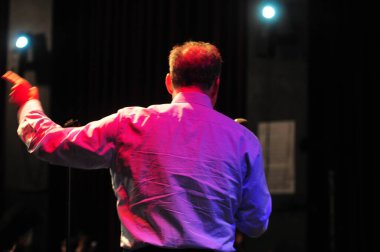 Şarkıcı Jon Bon Jovi, 5 Kasım 2016 'da St. Petersburg Florida' da Devlet Street Theater in Support of HIllary Clinton 'ın Başkan İhalesi' nde sahne alıyor.