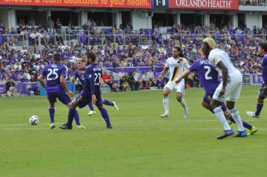 Orlando City 15 Nisan 2017 'de Florida, Orlando' daki Citrus Bowl 'da Los Angeles Galaksisine ev sahipliği yaptı..