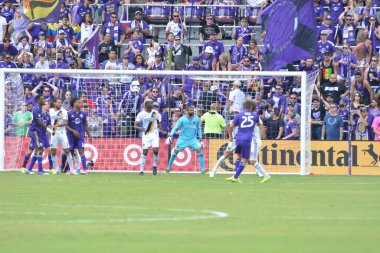 Orlando City 15 Nisan 2017 'de Florida, Orlando' daki Citrus Bowl 'da Los Angeles Galaksisine ev sahipliği yaptı..
