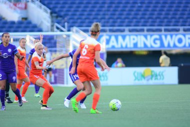 Orlando Pride sunucusu Houston Dash 23 Haziran 2016 'da Orlando Florida' daki Dünya Kampı Stadyumu 'nda..