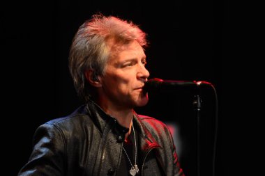 Şarkıcı Jon Bon Jovi, 5 Kasım 2016 'da St. Petersburg Florida' da Devlet Street Theater in Support of HIllary Clinton 'ın Başkan İhalesi' nde sahne alıyor.