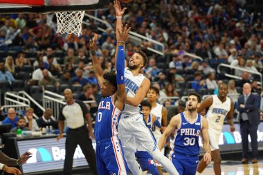 Orlando Magic 13 Ekim 2019 'da Florida, Orlando' daki Amway Center 'da Philadelphia 76ers' a ev sahipliği yaptı..  