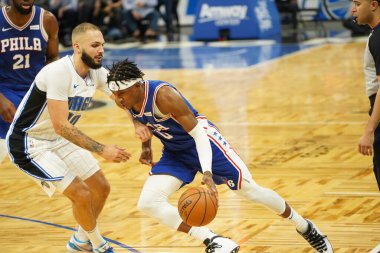 Orlando Magic 27 Aralık 2019 Cuma günü Orlando, Florida 'daki Amway Arena' da Philadelphia 76ers 'a ev sahipliği yapıyor..