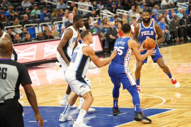 Orlando Magic 13 Ekim 2019 'da Florida, Orlando' daki Amway Center 'da Philadelphia 76ers' a ev sahipliği yaptı..  