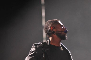R & B Şarkıcısı Usher 12 Aralık 2015 'te Orlando Florida' daki Amway Center 'da sahne alacak.. 