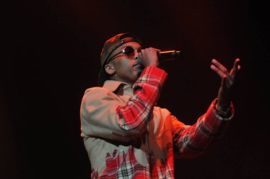 R & B Şarkıcısı Usher 12 Aralık 2014 'te Orlando Florida' daki Amway Center 'da sahne alacak..  