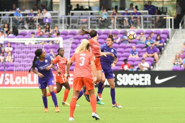 Orlando Pride, 22 Nisan 2018 'de Florida, Orlando' daki Exploria Stadyumu 'nda Houston Dash' e ev sahipliği yaptı.. 