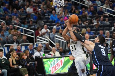 Orlando Magic, Orlando, Florida, ABD 'deki Amway Center' da Milwaukee Bucks 'a ev sahipliği yapıyor. 1 Kasım 2019.  