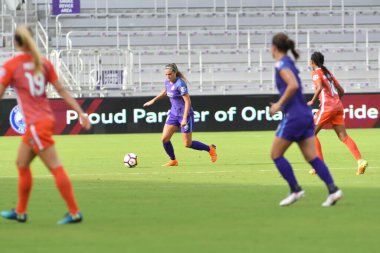 Orlando Pride, 22 Nisan 2018 'de Florida, Orlando' daki Exploria Stadyumu 'nda Houston Dash' e ev sahipliği yaptı..  