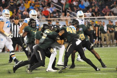 Kuzey Carolina 29 Aralık 2015 tarihinde Orlando Florida 'daki Kamp Dünya Stadyumu' nda oynanan Russell Atletizm Kupası 'nda Baylor ile karşılaşacak..