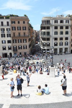Güzel binaların cepheleriyle sokak manzarası, İtalya şehir manzarası